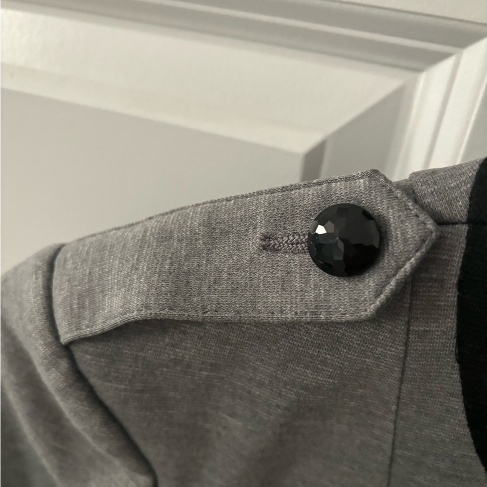H&M Women's Gray Blazer with Black Trim - Picture 5 of 7
